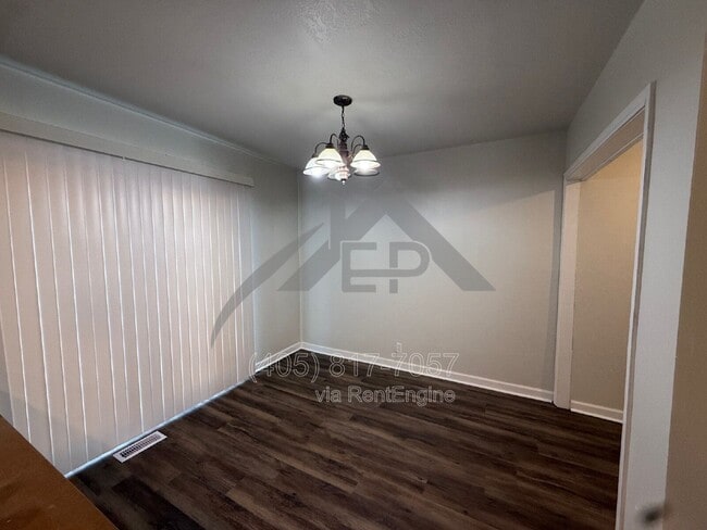 Photo - 405 Norton Cir