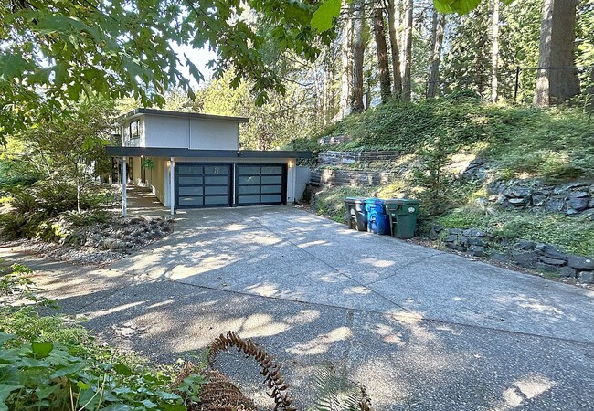 Gorgeous mid century modern home featuring... - Gorgeous mid century modern home featuring...