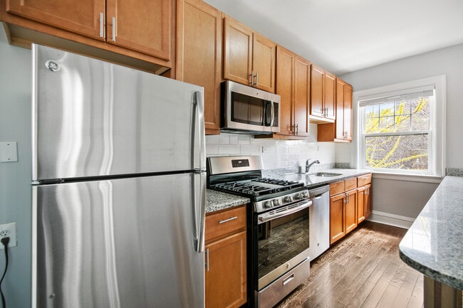 Photo - 1100 W Glenlake Ave Unit 2