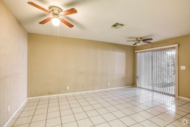 Building Photo - 1 Bed / 1 Bath Comfortable Townhome in Las...