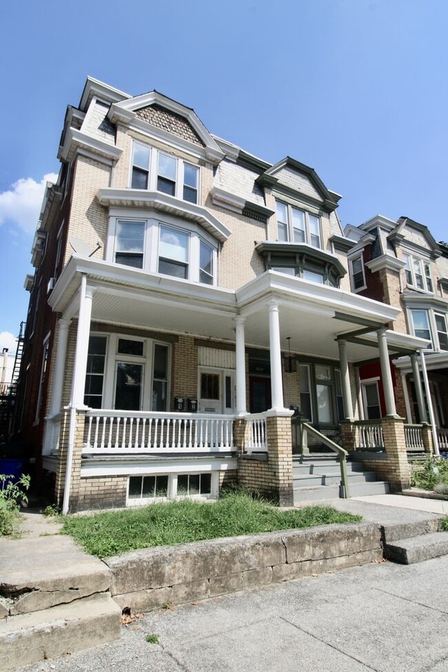 Building Photo - 1911 N 2nd St Unit 1