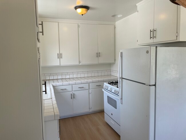 Photo - 907 N Gardner St Unit 8