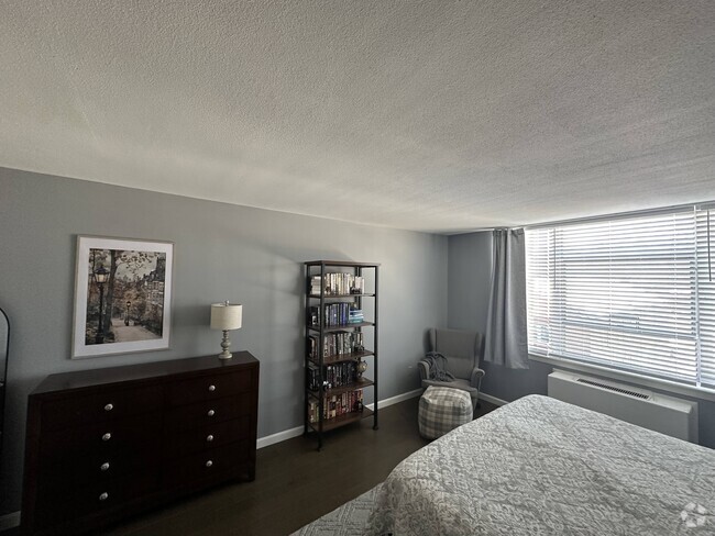 Building Photo - 20 Hammond Pond Pky Unit 308 Rental
