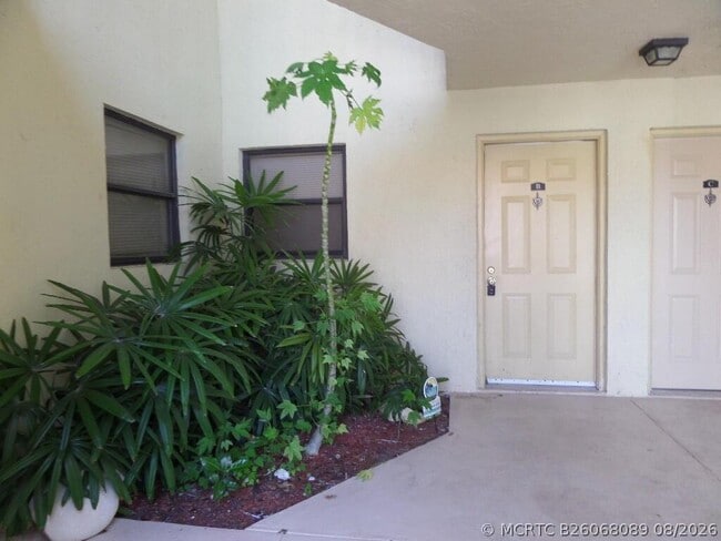 Photo - 1524 Lake Crystal Dr Unit B