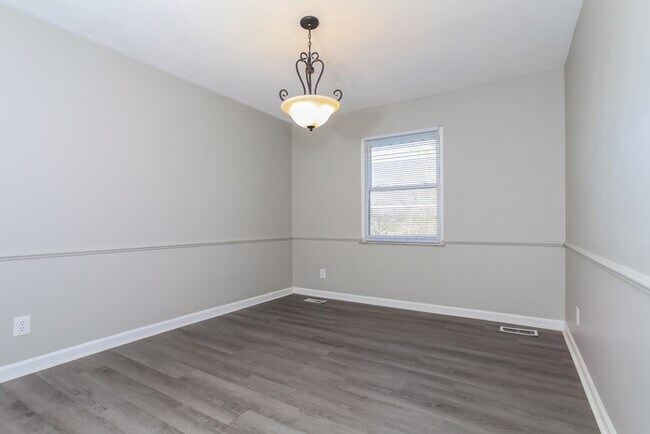 Photo - 1730 Calumet Way