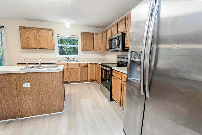 Photo - 120 King Arthur Ct House