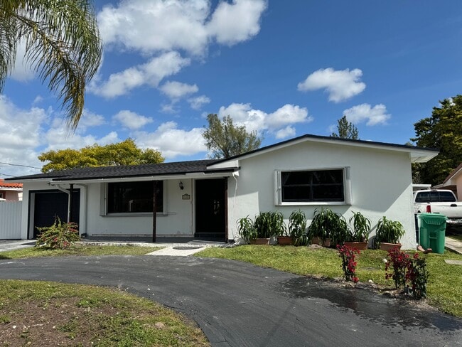 Building Photo - 7495 S Waterway Dr