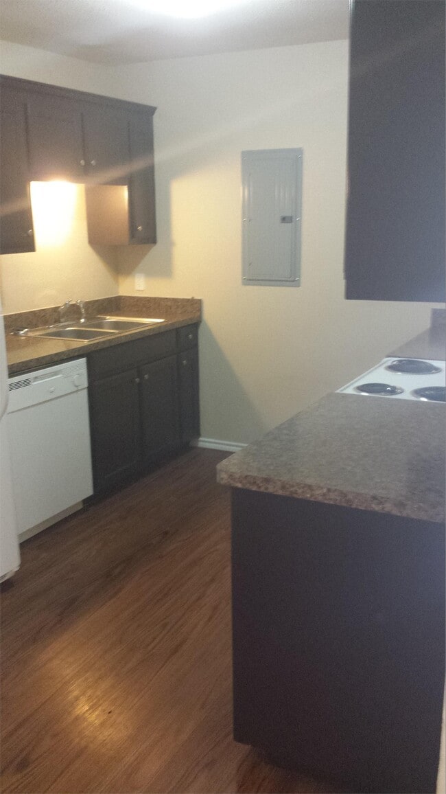 Photo - 310 Cooper St