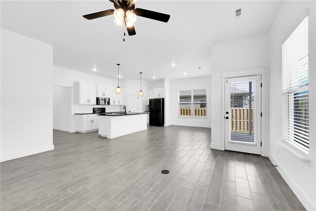 Photo - 1410 Emmerson St