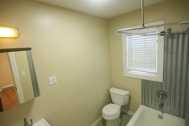 Photo - 201 H St Unit F