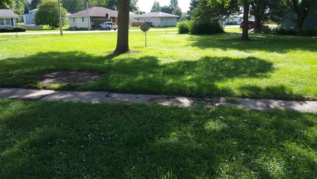 Photo - 619 W Elm St