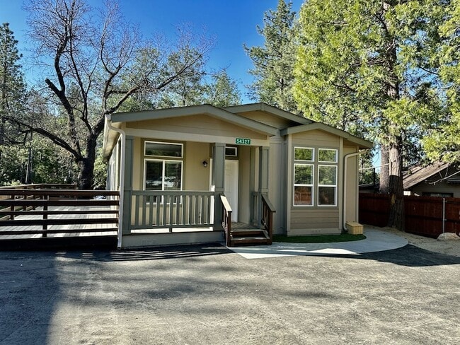 Building Photo - 54327 Pine Crest Ave Rental