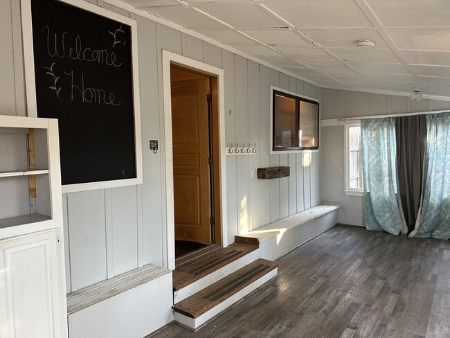 Photo - 2202 Monitor St