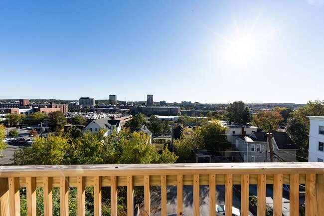 Building Photo - Notre Dame (215-221) Unit 215-3