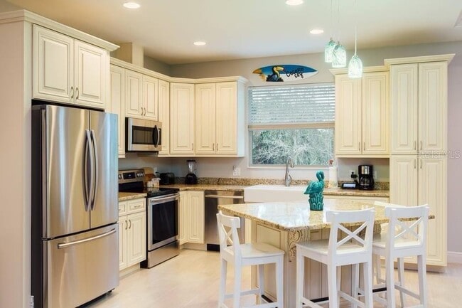 Photo - 1637 Namatka Ave