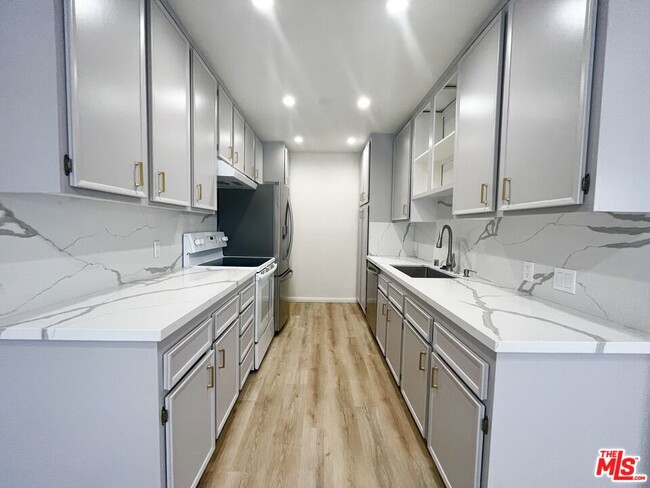 Photo - 1750 Camino Palmero St Unidad 542