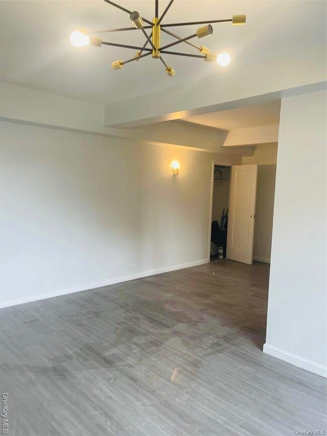 Building Photo - 5 Metropolitan Oval Unit 4H