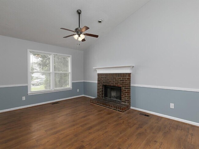 Photo - 16 Huntcliff Dr