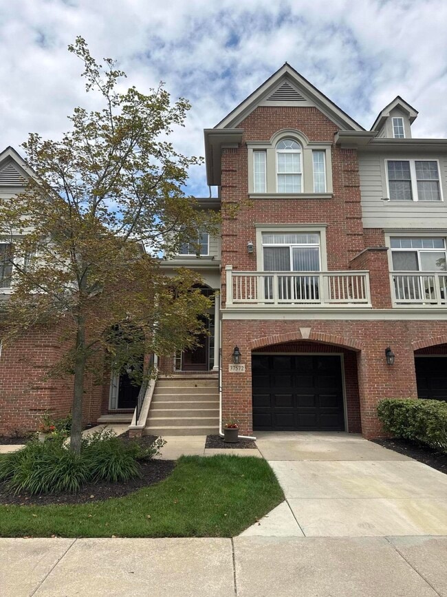 Building Photo - 37572 Newburgh Park Cir Unit 33