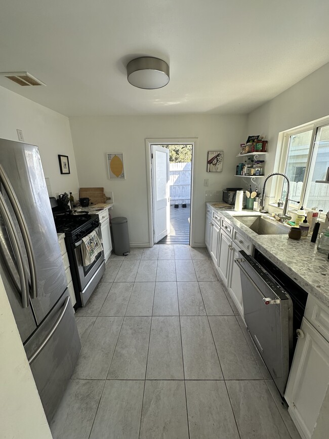 Photo - 822 1/2 E Kensington Rd
