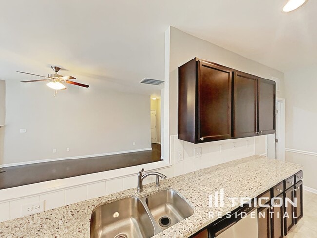 Photo - 109 Claystone Dr