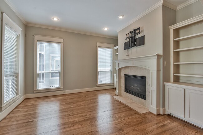 Photo - 1030 W 16th St