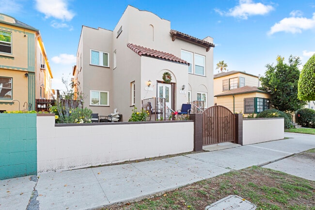 Building Photo - 518 N Genesee Ave Unit 518