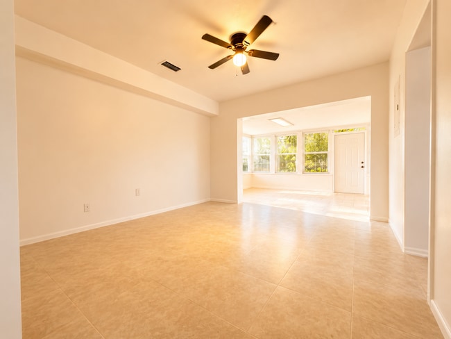 Photo - 105 Primrose Ln