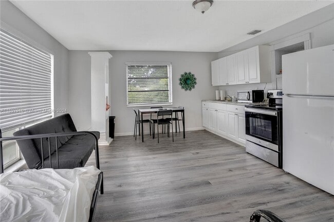 Photo - 141 McArthur Pky Unit #2 UPDATED