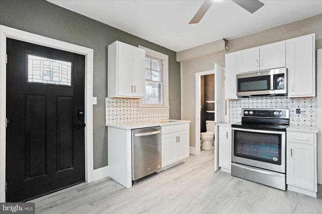 Photo - 1052 Edgar Ave