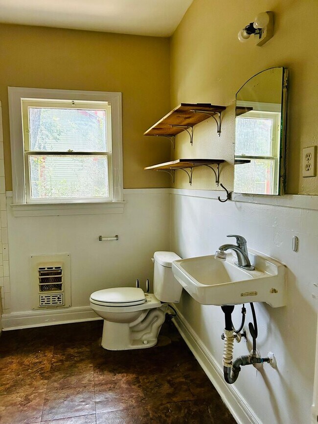Photo - 615 W 31st St Unit K685 - 615 West 31st A