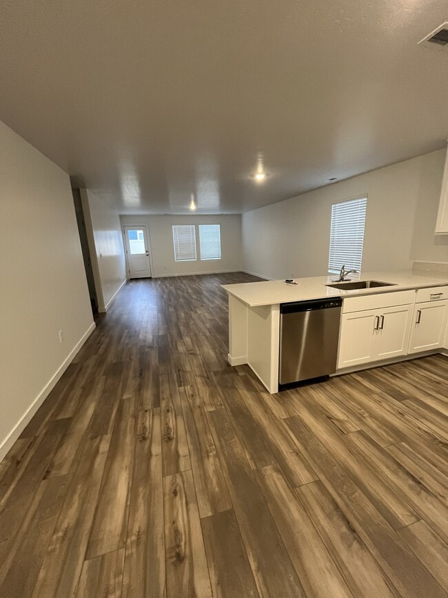 Photo - 304 Avalena Ave