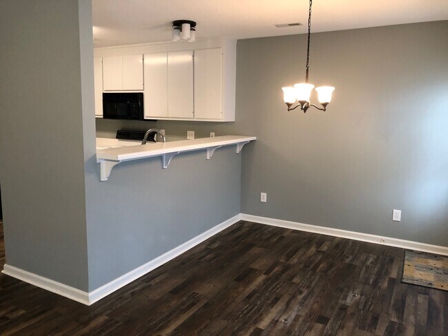 Photo - 3 bedroom home in Madison! Fenced in yard!