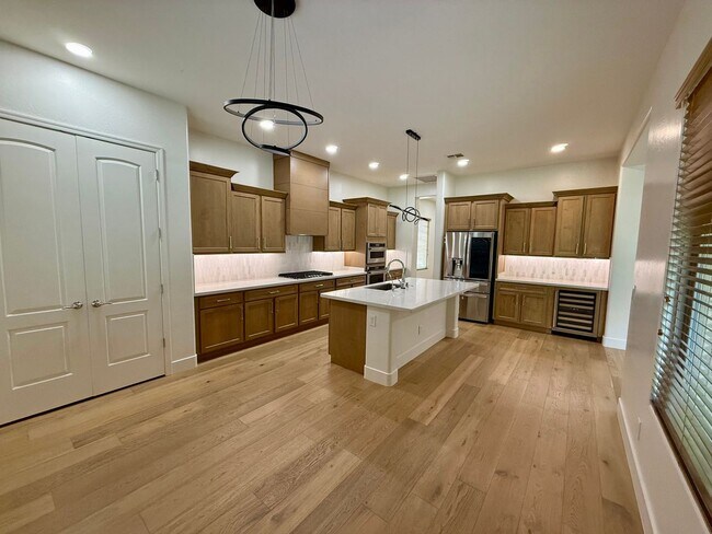 Photo - 1708 W Oberlin Way