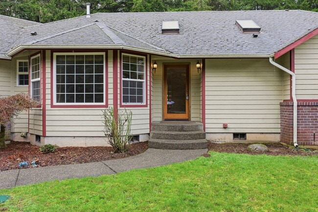 Photo - Move in ready! 3 bed, den, 2 bath rambler on 4.62 acres with pasture in Tumwater School District.