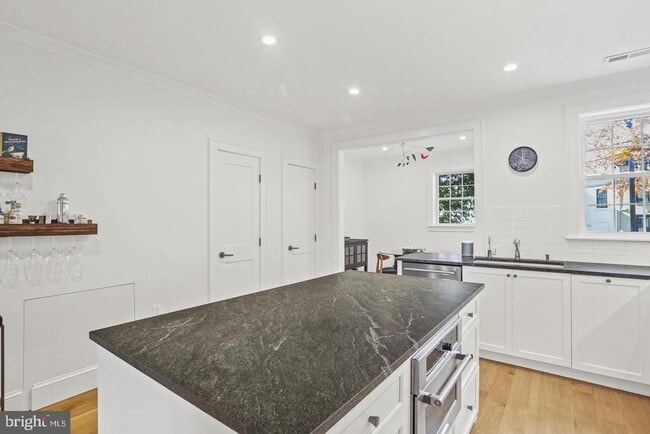 Photo - 1920 35th St NW