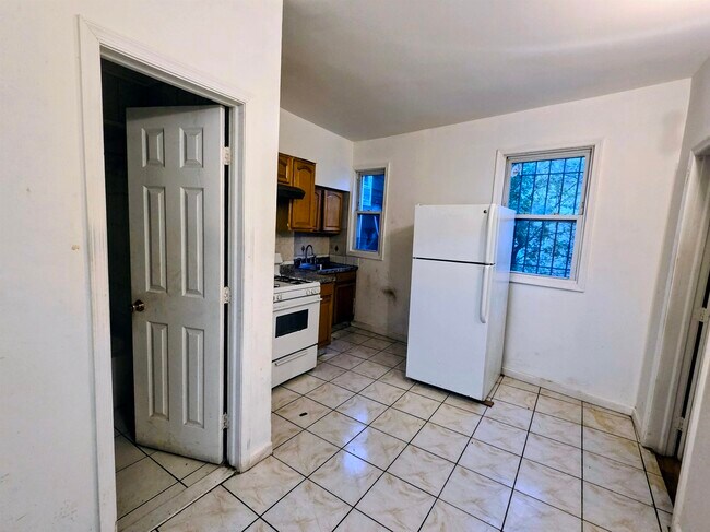 Photo - 162 Tonnelle Ave