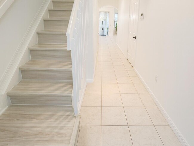 Photo - 1019 W Longport Cir