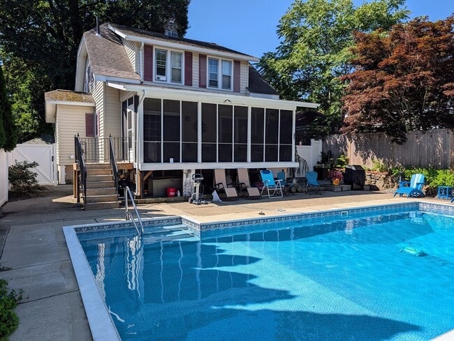 Photo - 1 Agate Ave