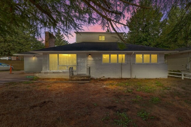 Photo - 4 bedroom: Single Level SE Portland Home
