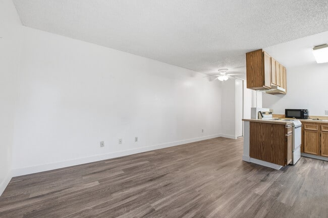 Casa De Oro Senior Apartments