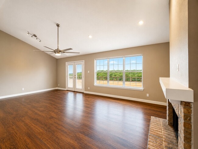 Photo - 746 Haven Ln