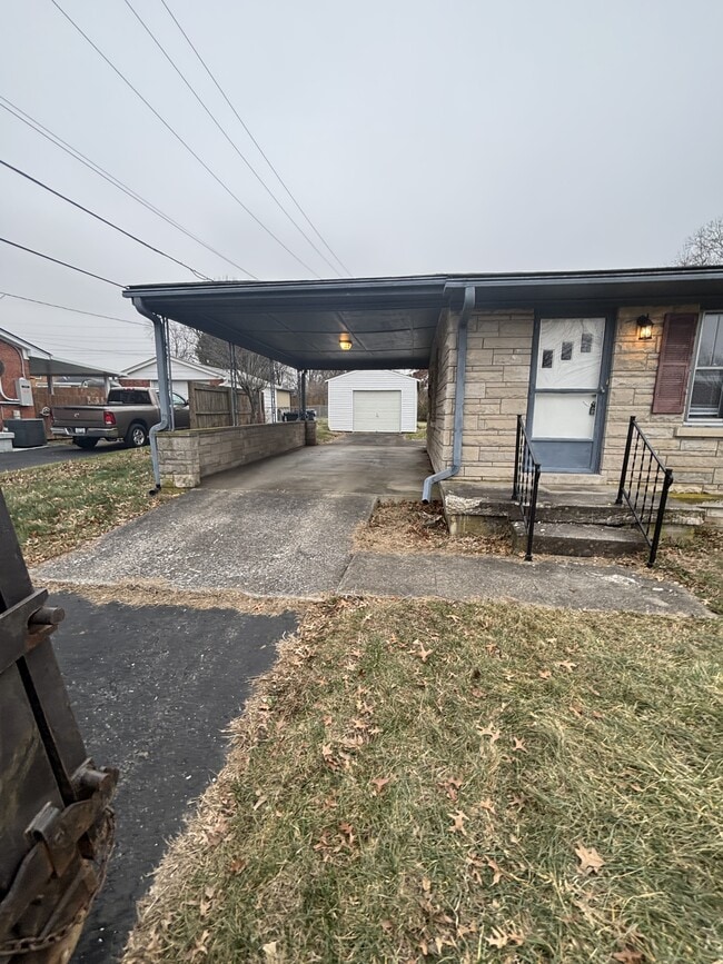 Photo - 1724 Silver Ln