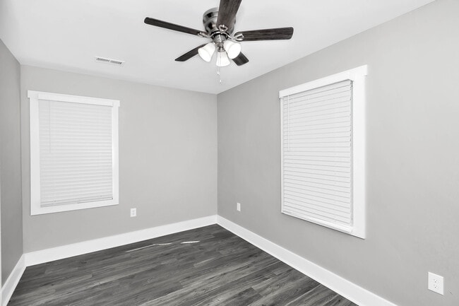 Photo - 908 Fairway Dr NW