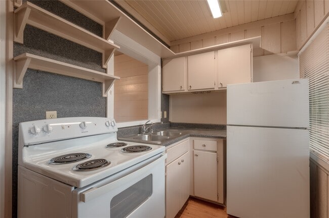 Photo - 707 Avenue J
