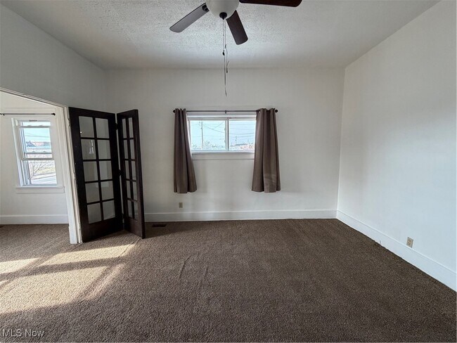 Photo - 317 12th St NE