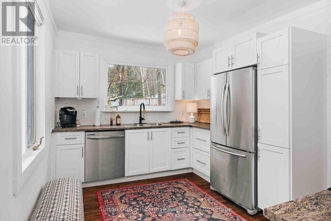 Photo - 1972 Limberlost Rd