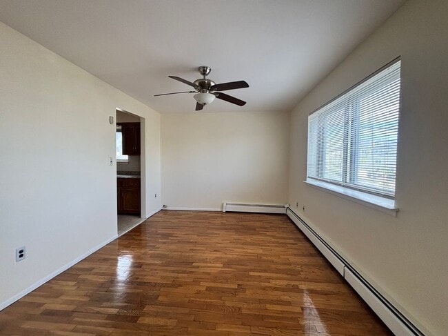 Building Photo - 2813 Gunther Ave Unit 2