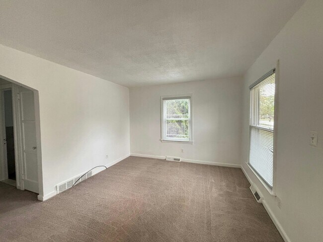 Photo - 23045 Harding Ave