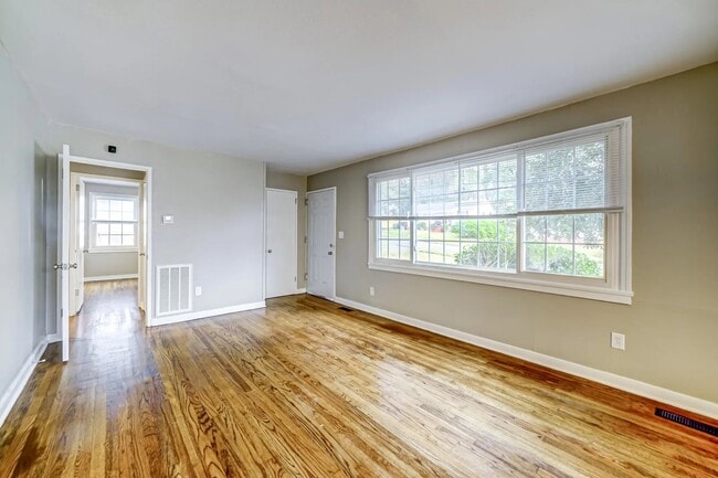 Photo - 661 Lorraine Dr